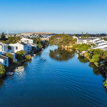 Near Beach Pool Mountain Views On Canal Cape Town Exterior photo