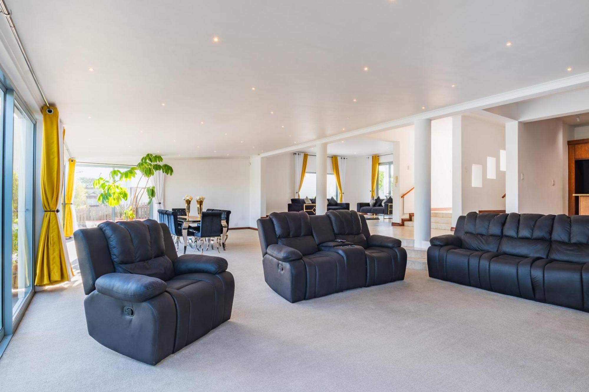 Near Pool Mountain Views On Canal Appartement Kaapstad