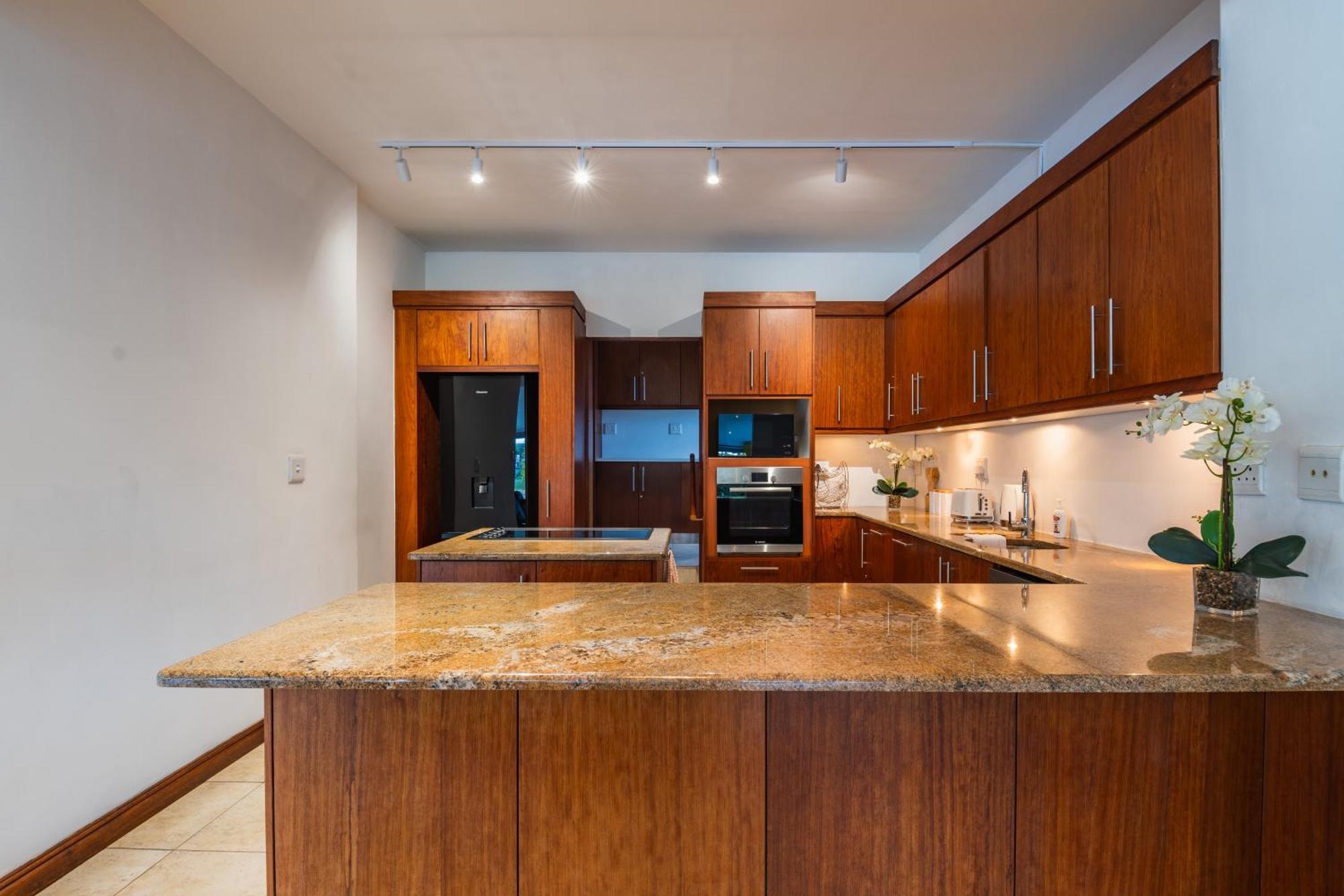Appartement Near Pool Mountain Views On Canal Kaapstad