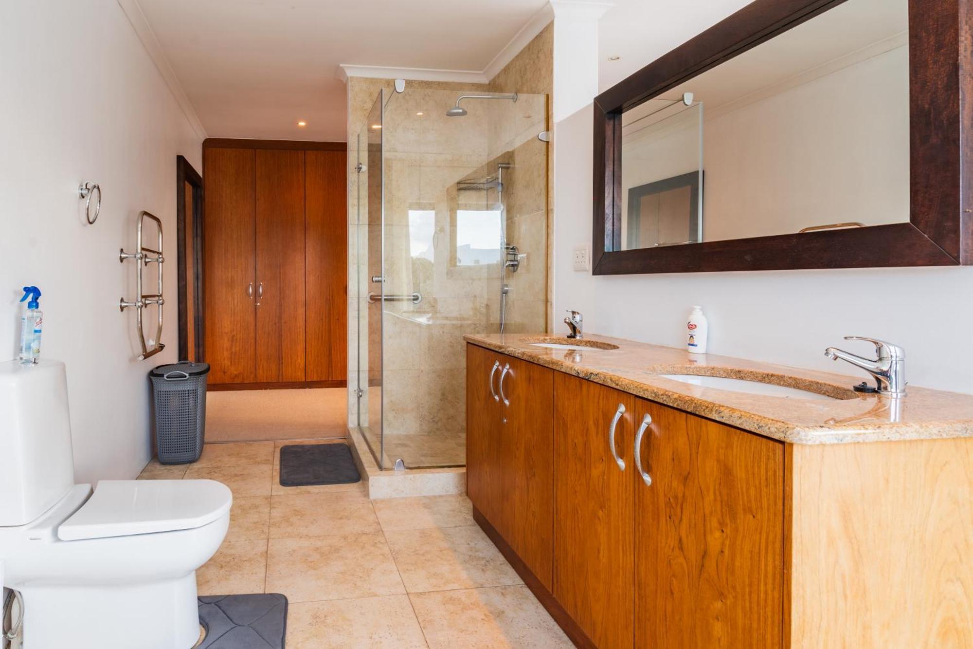 Near Pool Mountain Views On Canal Appartement Kaapstad