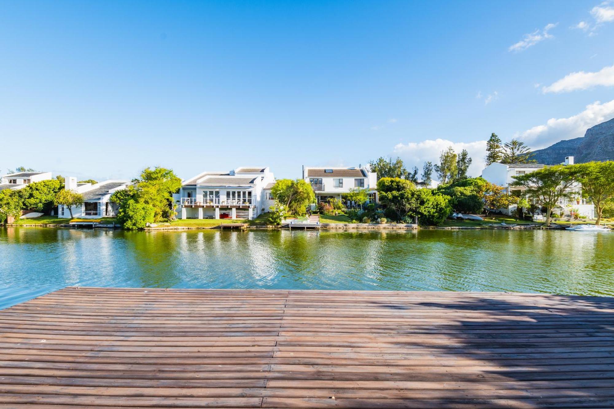 Appartement Near Pool Mountain Views On Canal Kaapstad