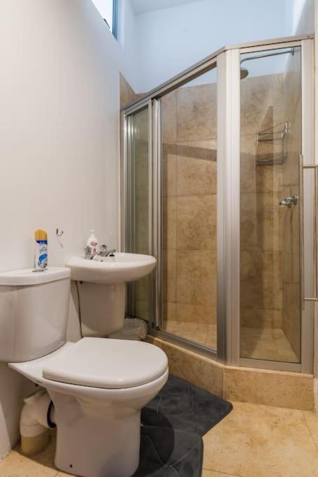 Appartement Near Pool Mountain Views On Canal Kaapstad