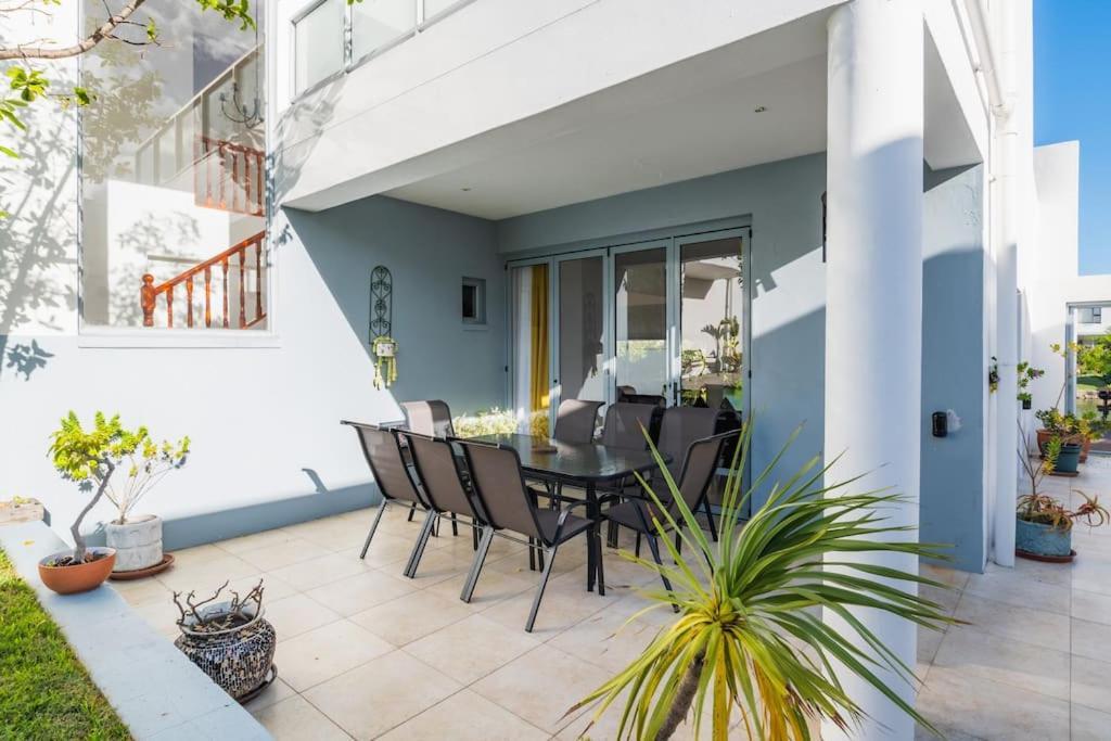Appartement Near Pool Mountain Views On Canal Kaapstad