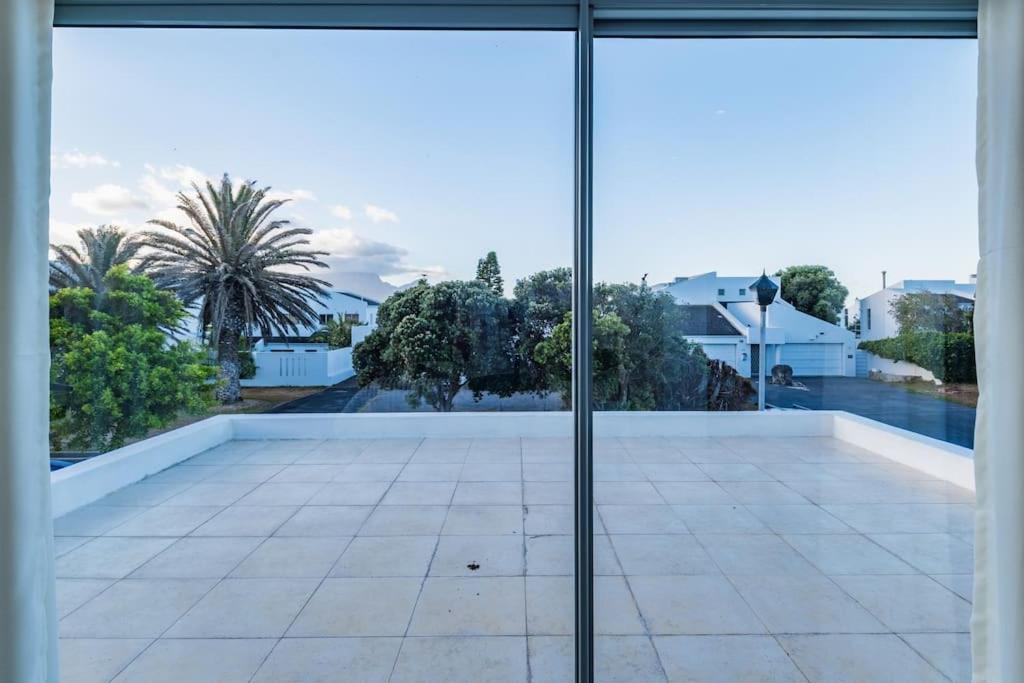Near Pool Mountain Views On Canal Appartement