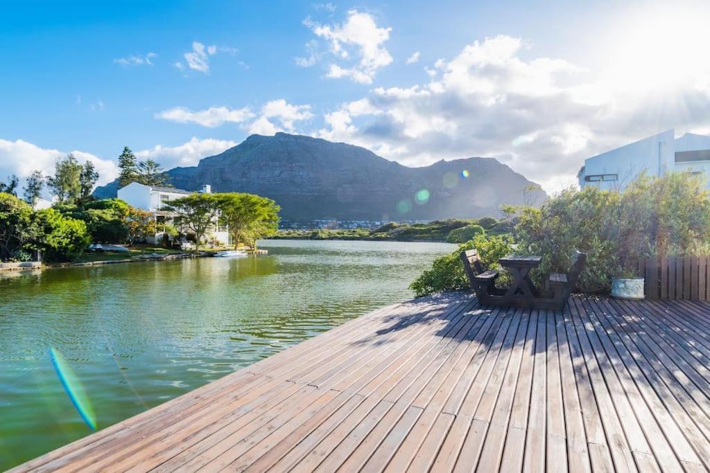 Near Pool Mountain Views On Canal Appartement