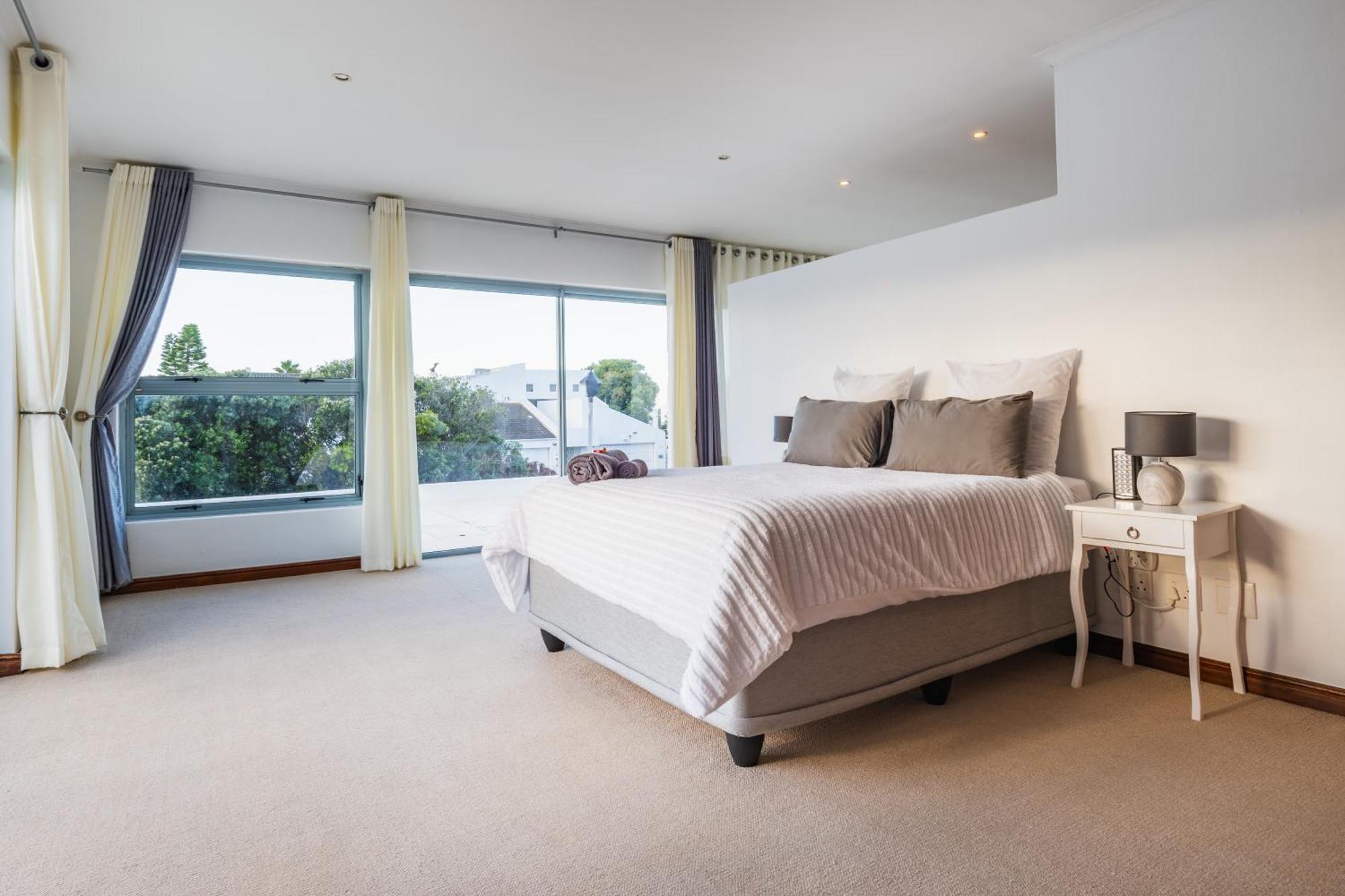 Apartment Near Pool Mountain Views On Canal
