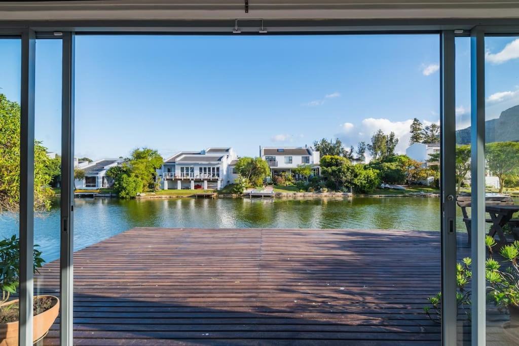 Near Pool Mountain Views On Canal Apartment Cape Town